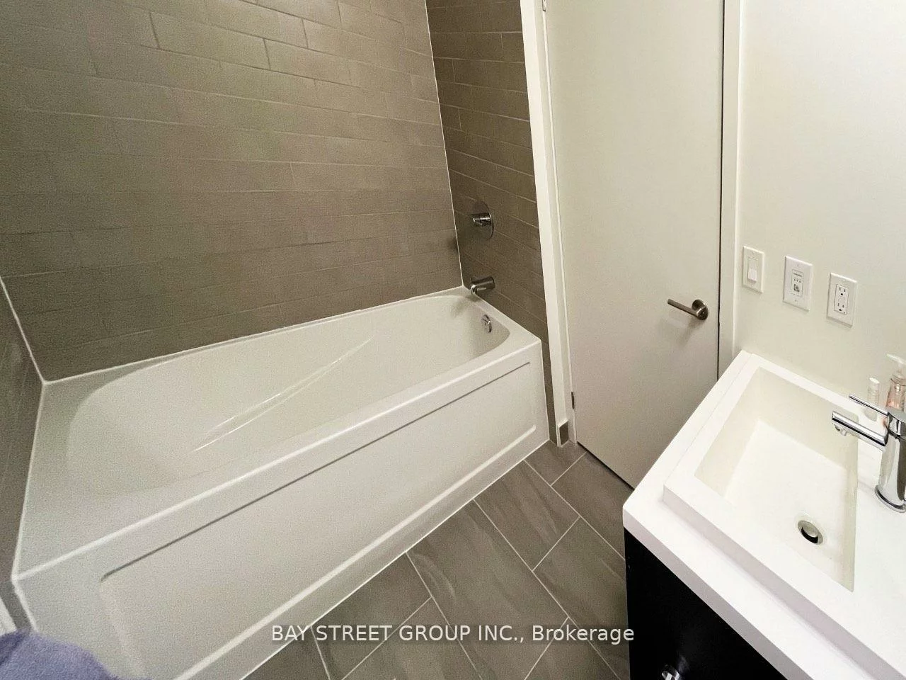 6, Sonic, Flemingdon Park, Toronto