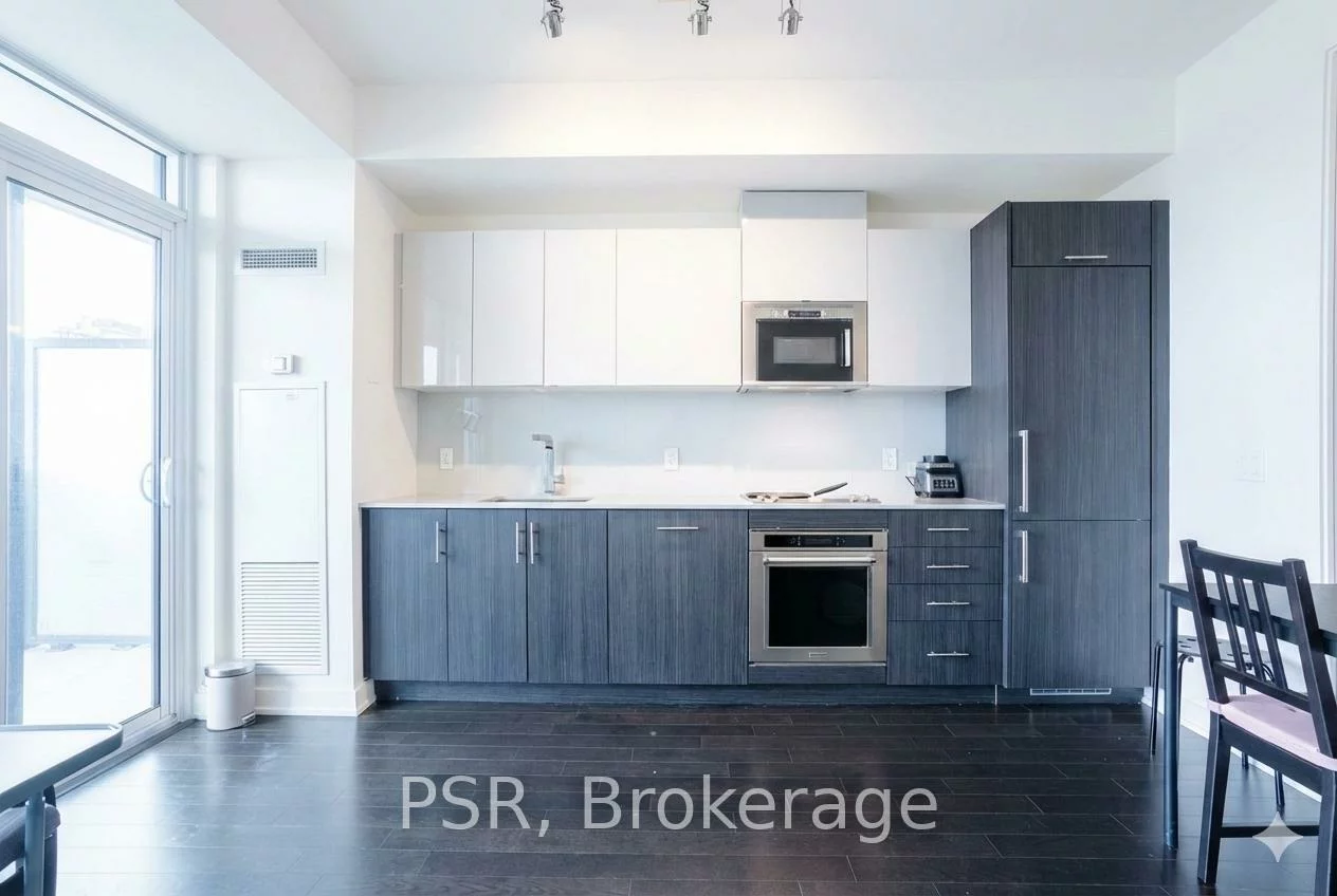 330, Richmond, Waterfront Communities C1, Toronto