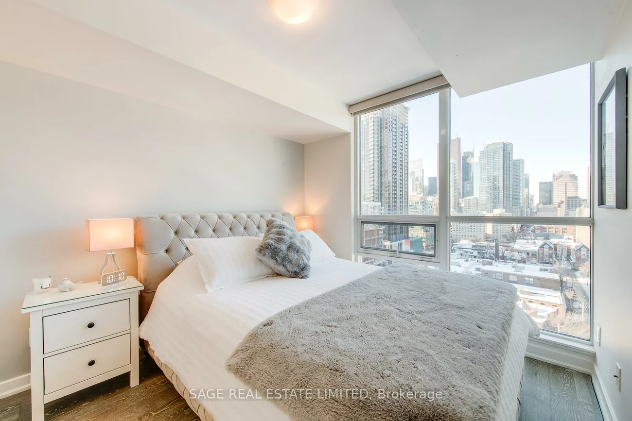 320, Richmond, Moss Park, Toronto