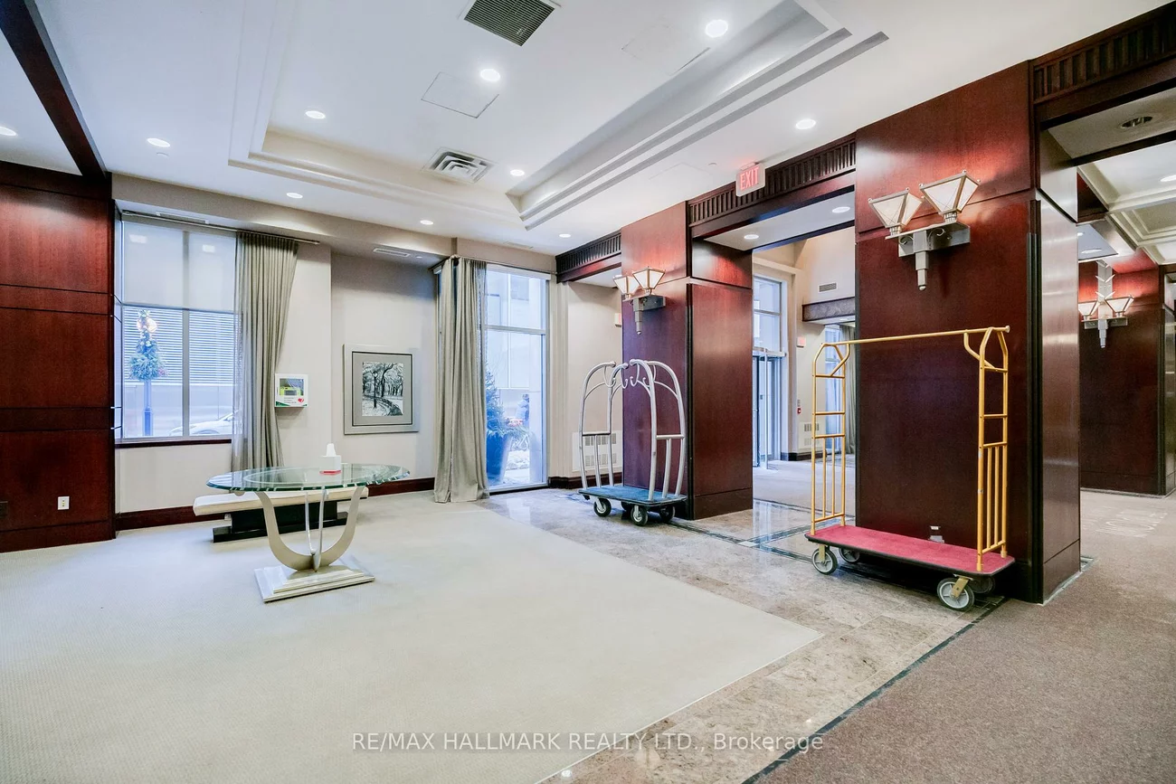 35, Balmuto, Bay Street Corridor, Toronto