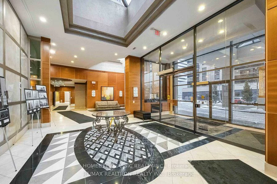 155, Beecroft, Lansing-Westgate, Toronto