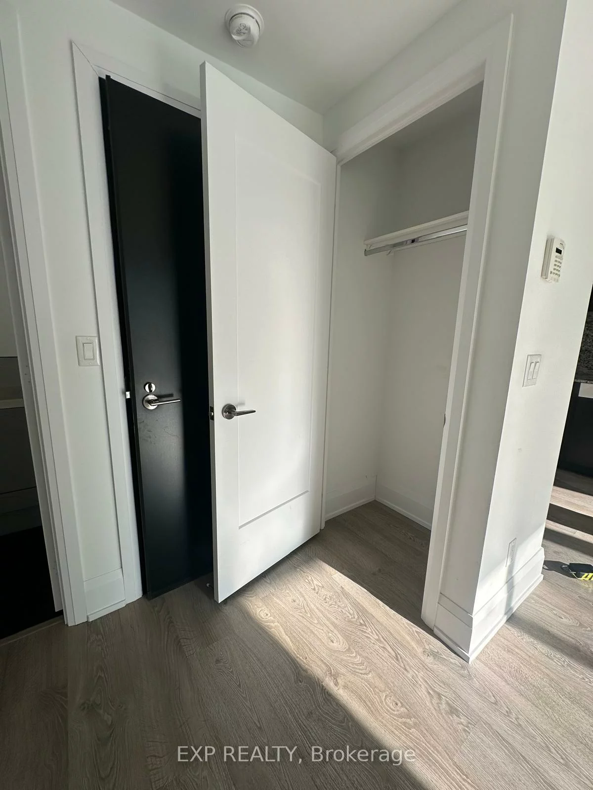 101, Erskine, Mount Pleasant West, Toronto