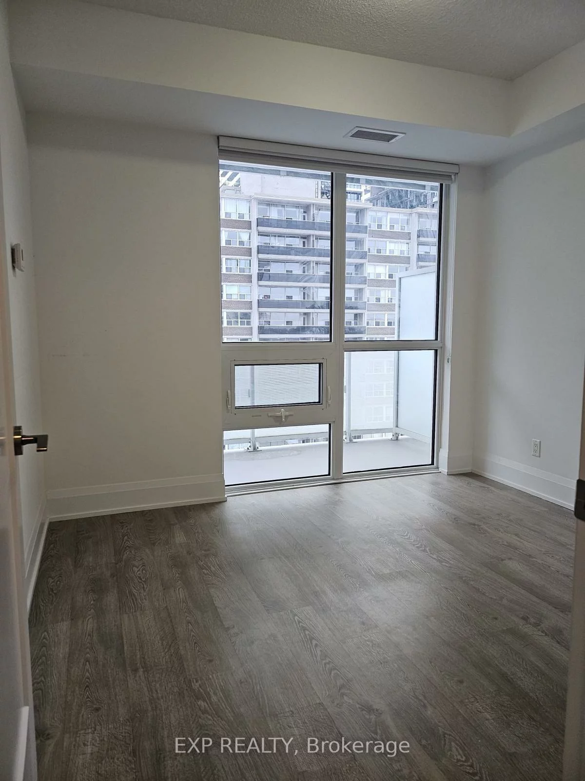 101, Erskine, Mount Pleasant West, Toronto