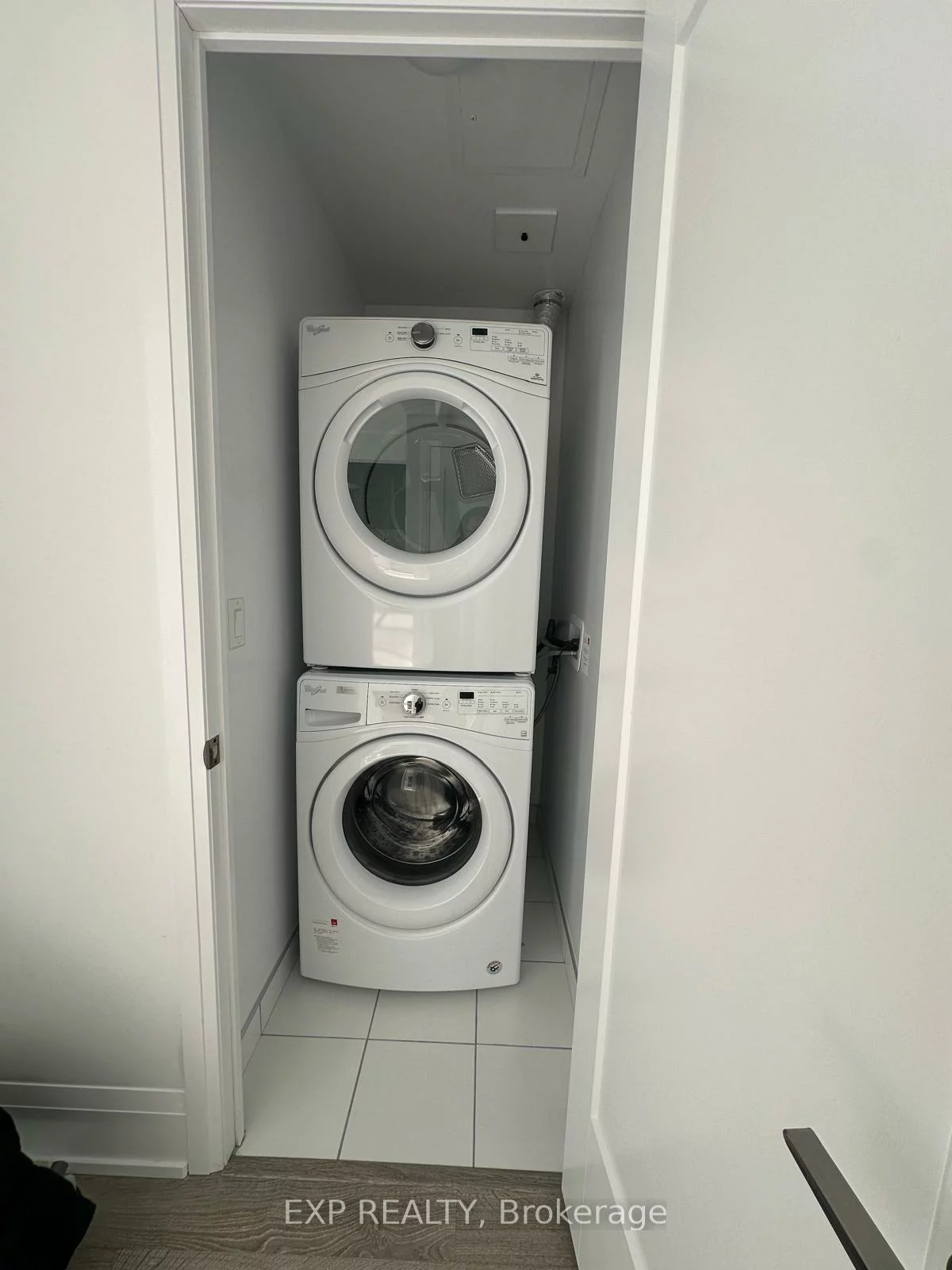 101, Erskine, Mount Pleasant West, Toronto