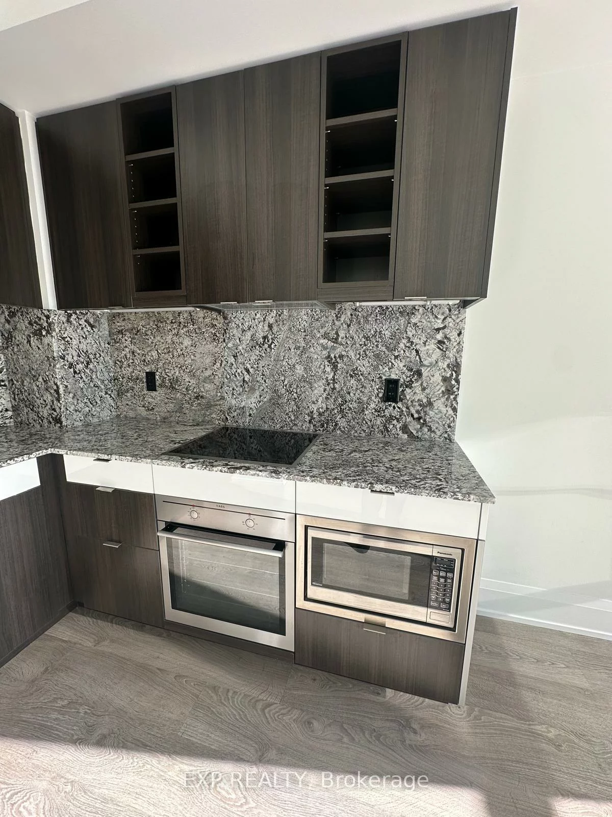 101, Erskine, Mount Pleasant West, Toronto