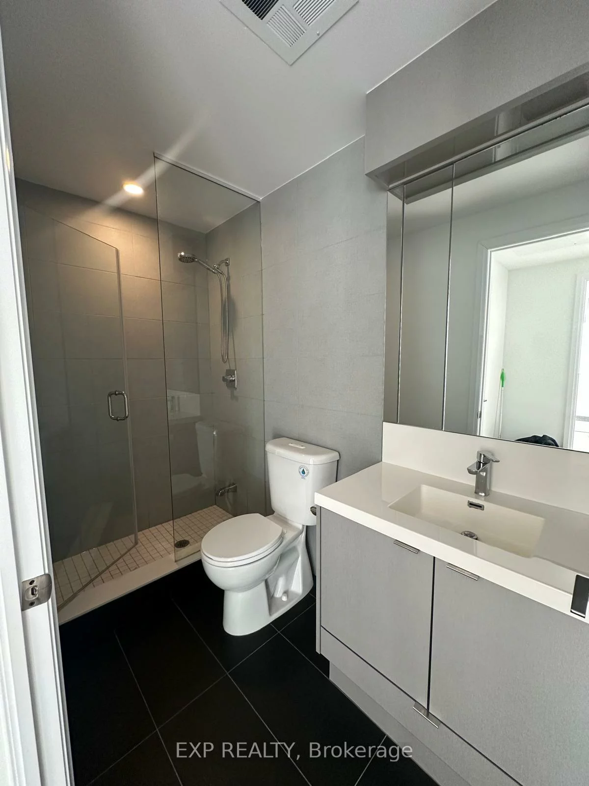 101, Erskine, Mount Pleasant West, Toronto