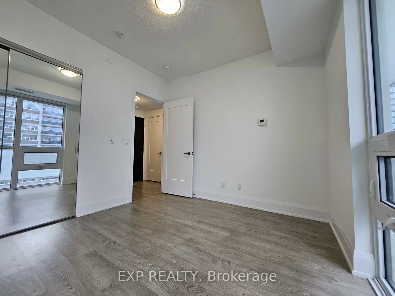 101, Erskine, Mount Pleasant West, Toronto