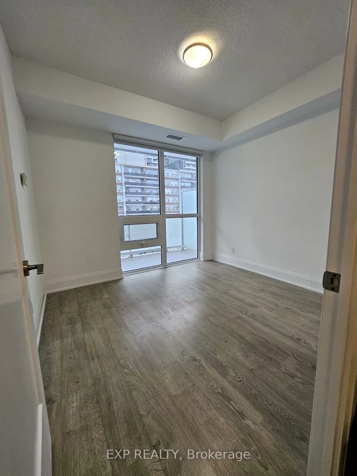 101, Erskine, Mount Pleasant West, Toronto