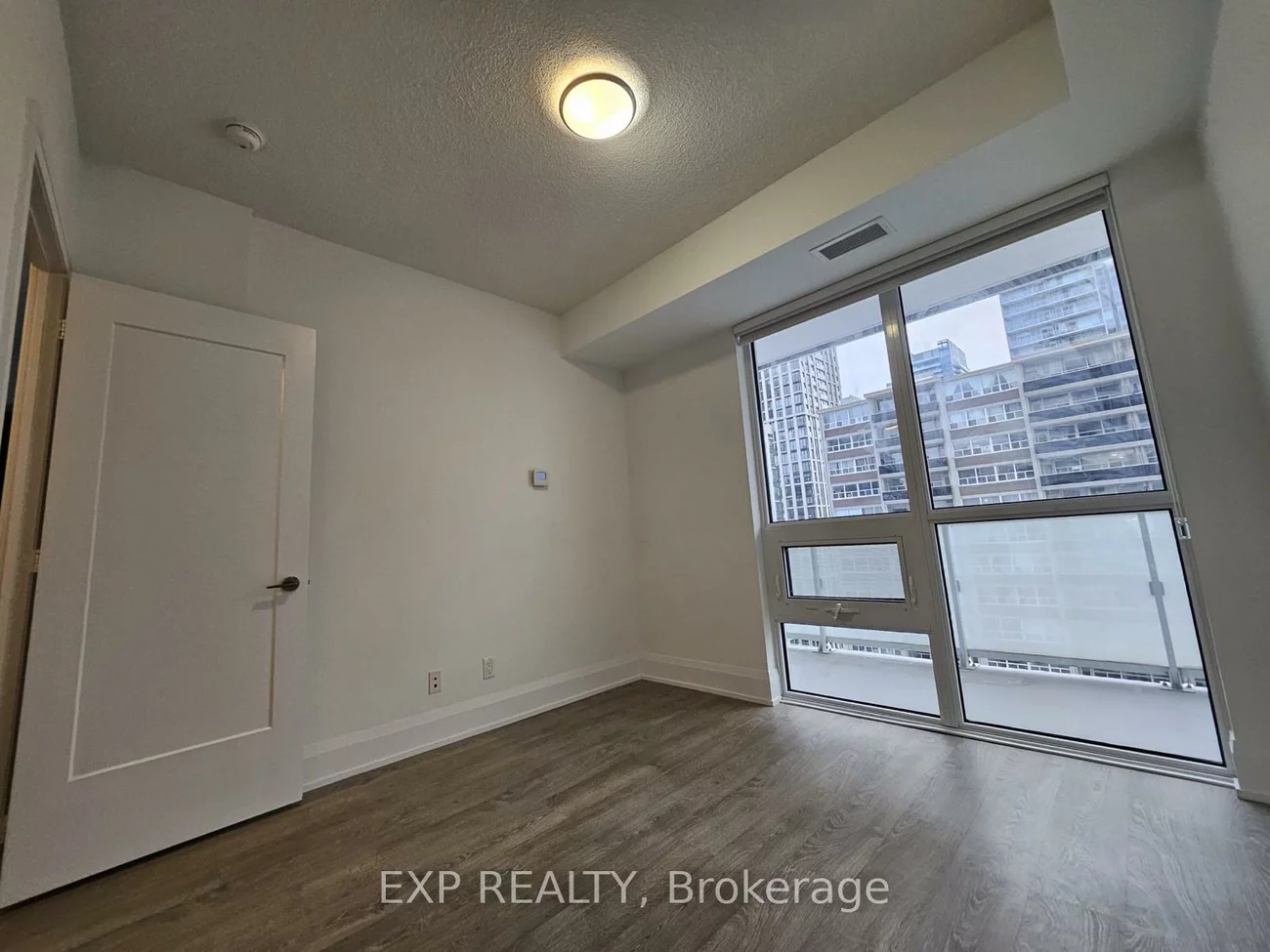 101, Erskine, Mount Pleasant West, Toronto