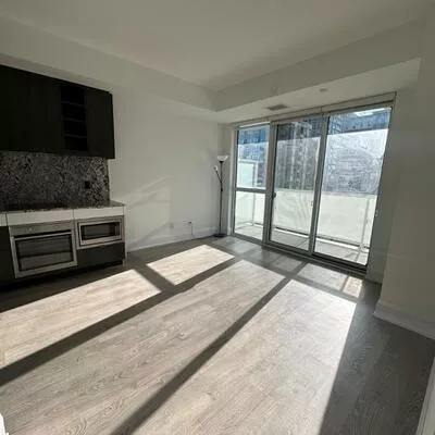 101, Erskine, Mount Pleasant West, Toronto