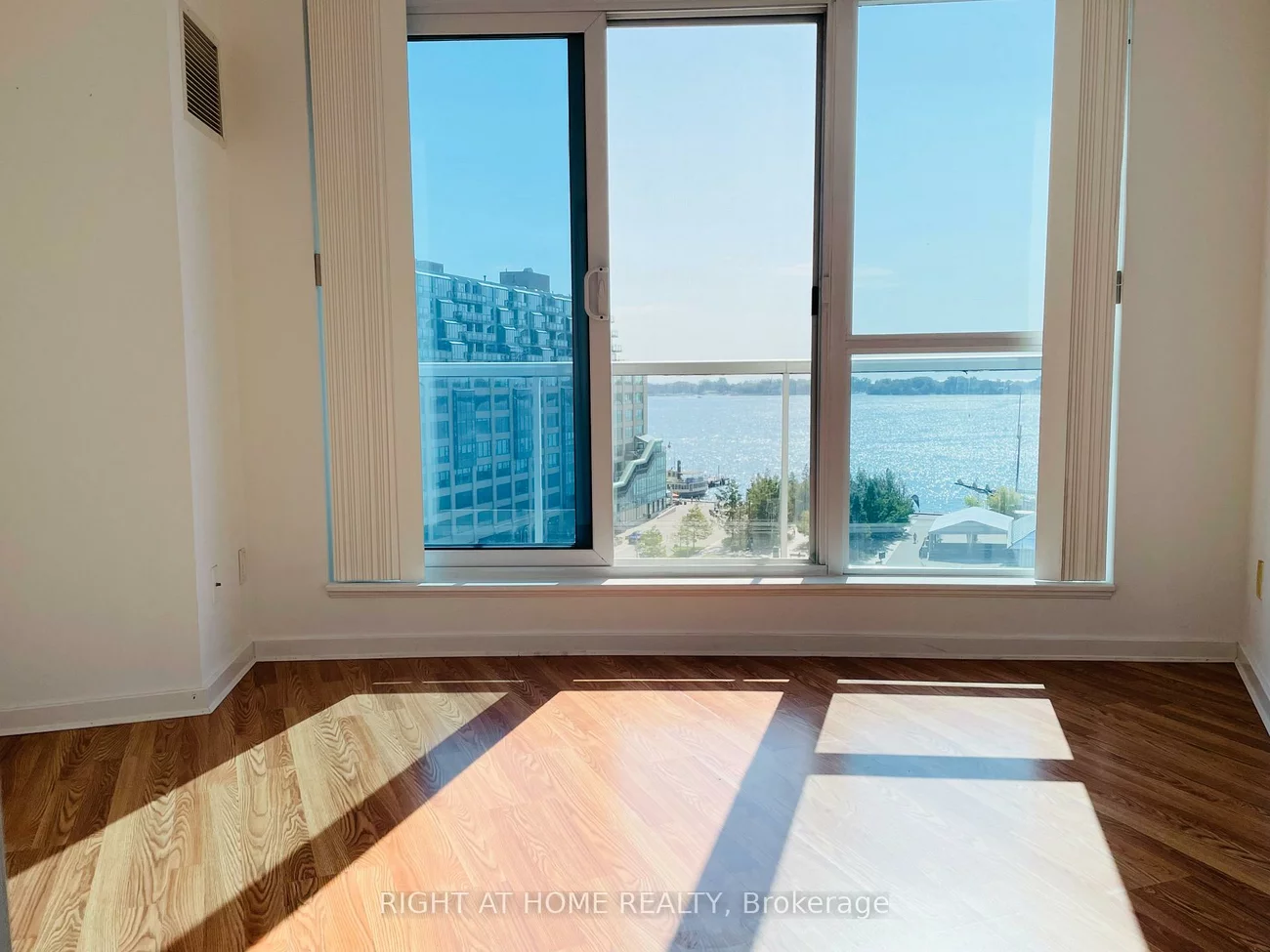 218, Queens Quay, Waterfront Communities C1, Toronto