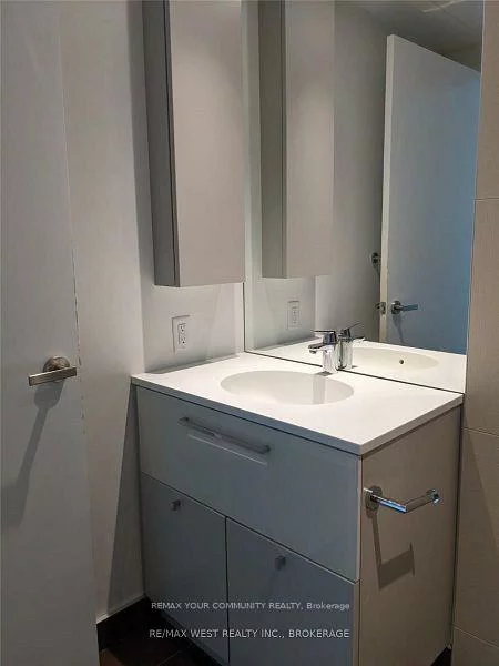 15, Grenville, Bay Street Corridor, Toronto