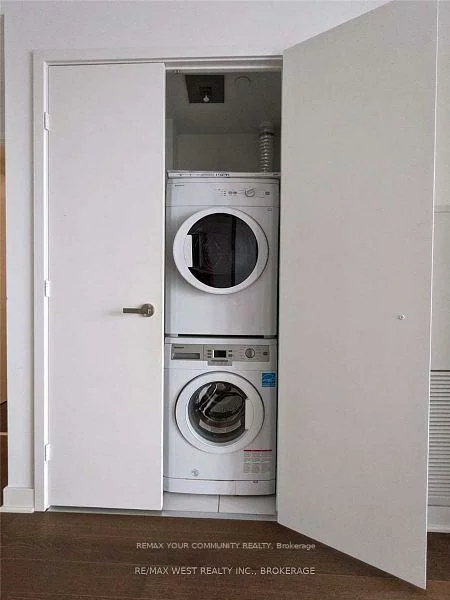 15, Grenville, Bay Street Corridor, Toronto