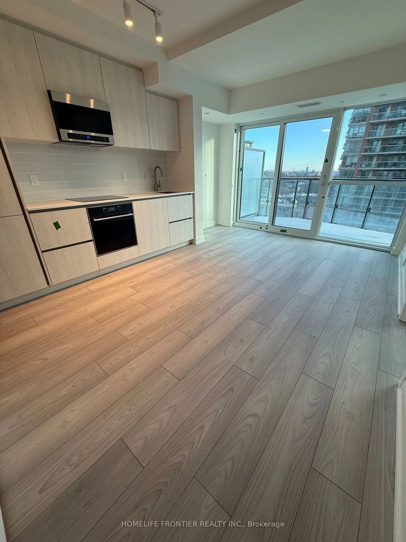 120, Broadway, Mount Pleasant West, Toronto