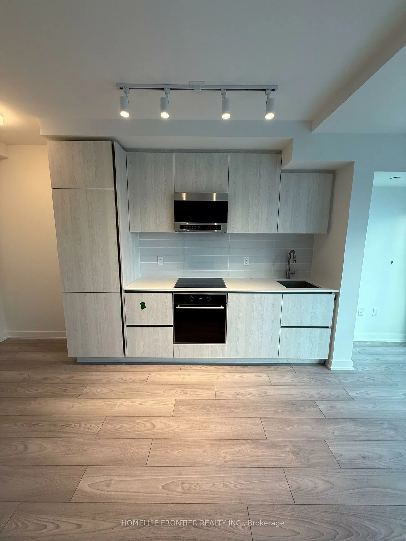 120, Broadway, Mount Pleasant West, Toronto