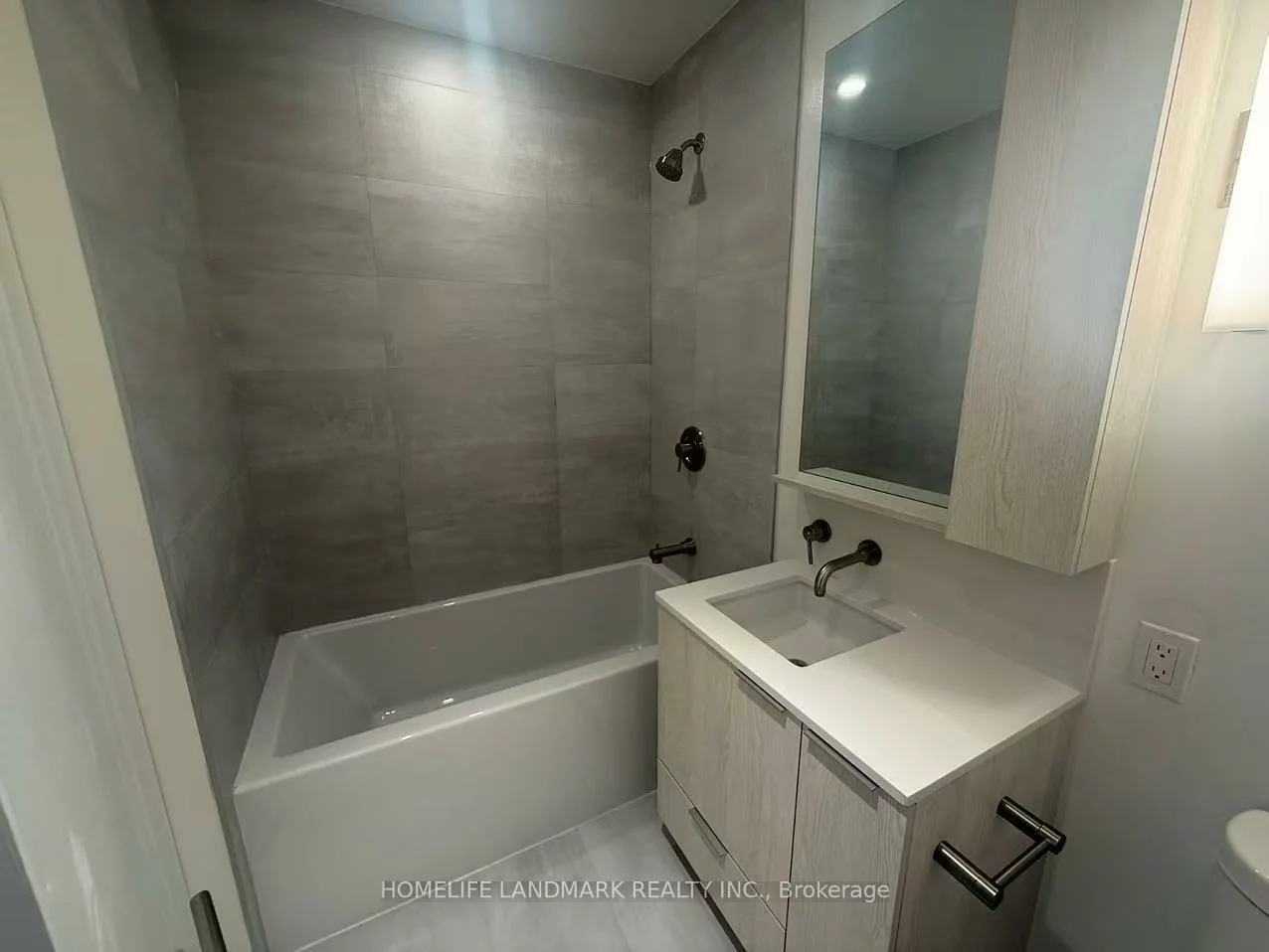 110, broadway, Mount Pleasant West, Toronto