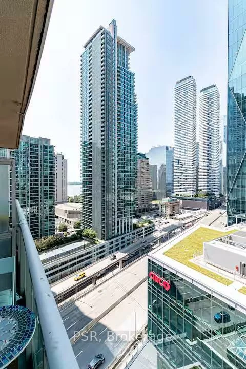 18, Yonge, Waterfront Communities C1, Toronto
