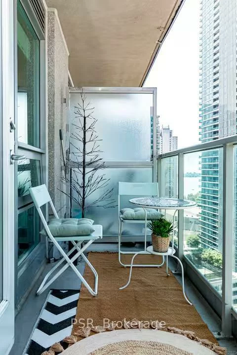 18, Yonge, Waterfront Communities C1, Toronto