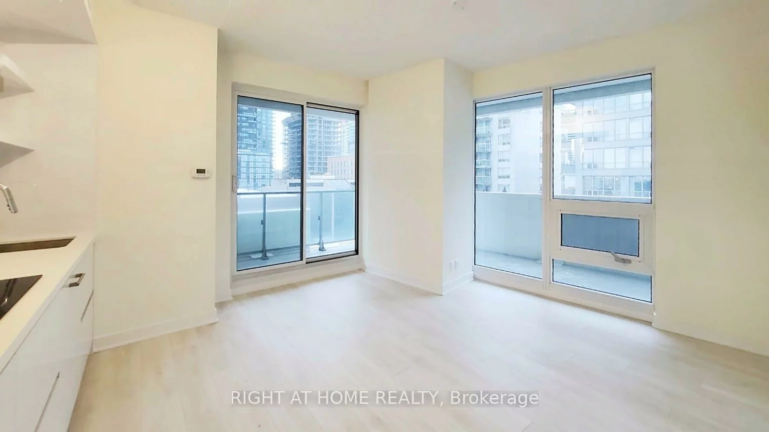 2221, Yonge, Mount Pleasant West, Toronto