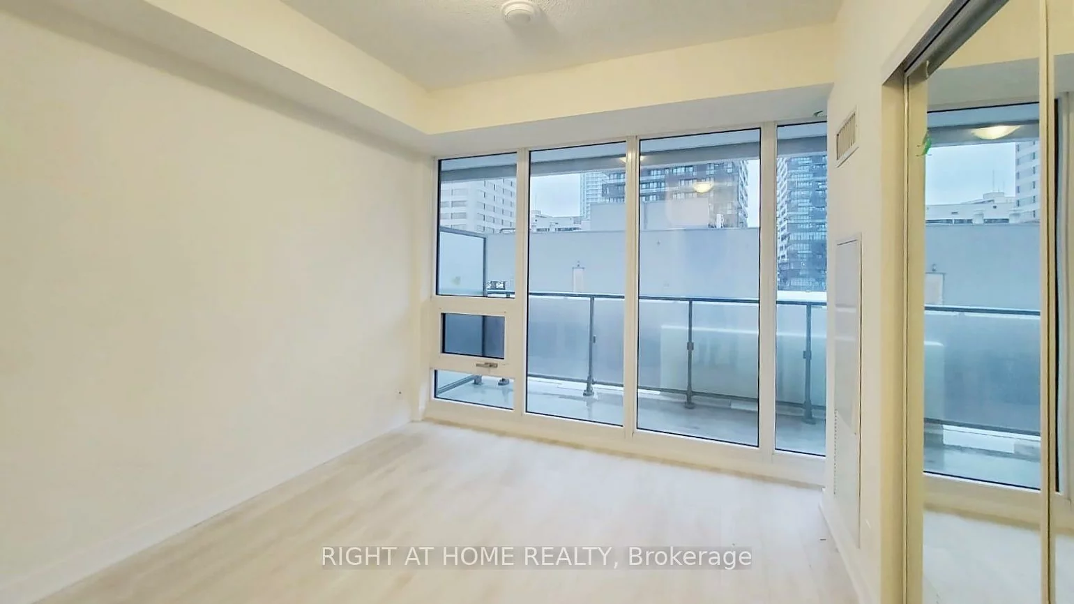 2221, Yonge, Mount Pleasant West, Toronto