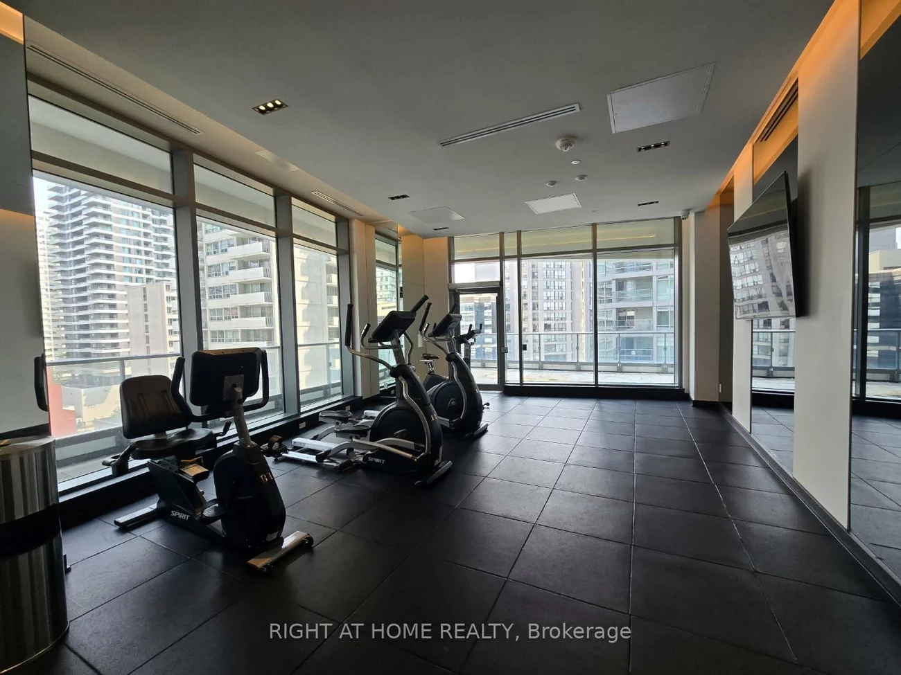 2221, Yonge, Mount Pleasant West, Toronto