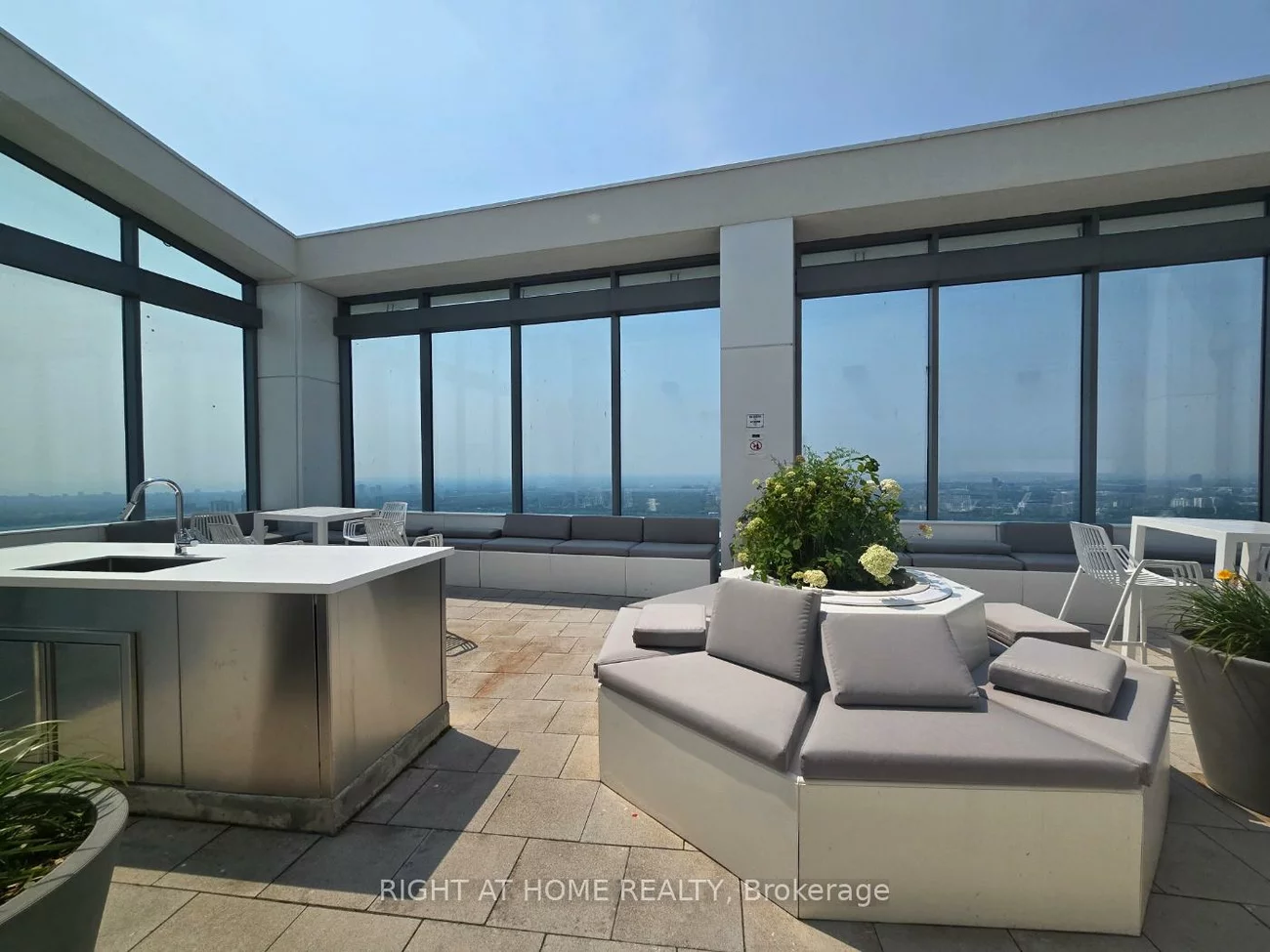 2221, Yonge, Mount Pleasant West, Toronto