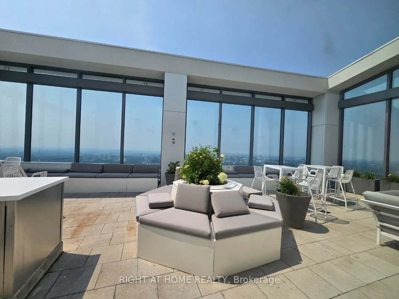 2221, Yonge, Mount Pleasant West, Toronto