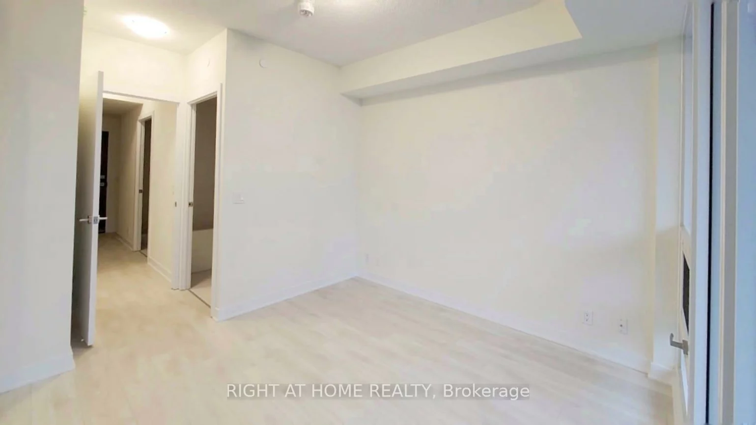 2221, Yonge, Mount Pleasant West, Toronto