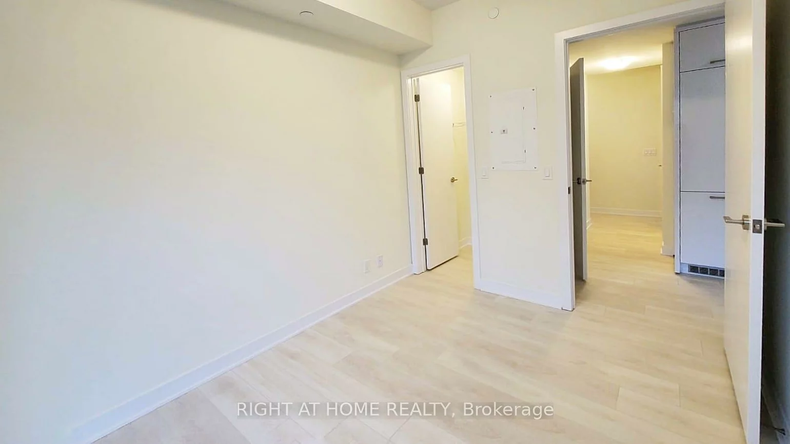 2221, Yonge, Mount Pleasant West, Toronto