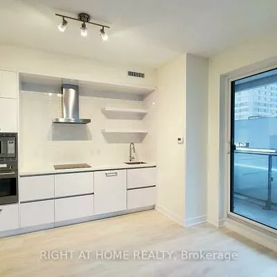 2221, Yonge, Mount Pleasant West, Toronto