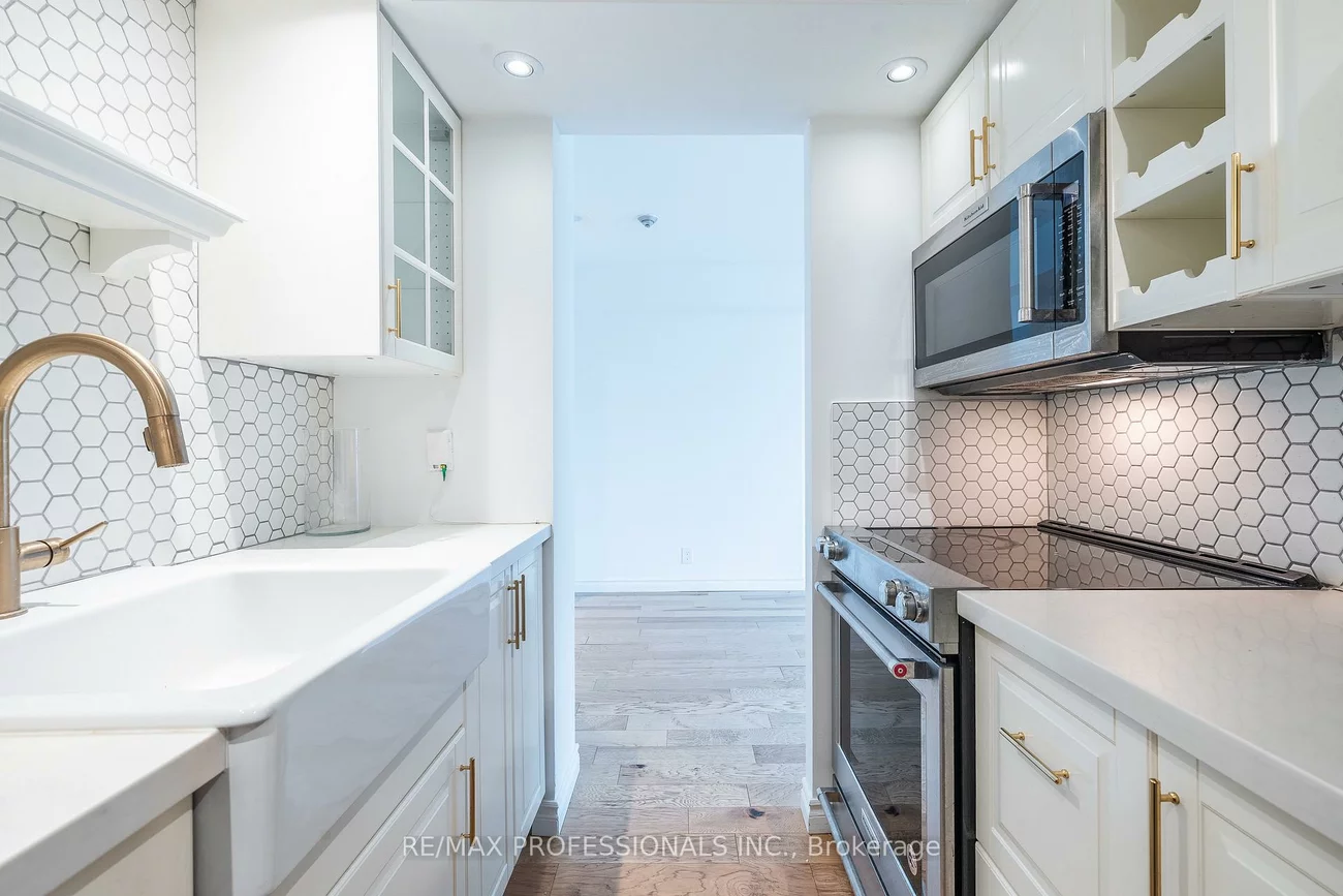 77, Harbour, Waterfront Communities C1, Toronto