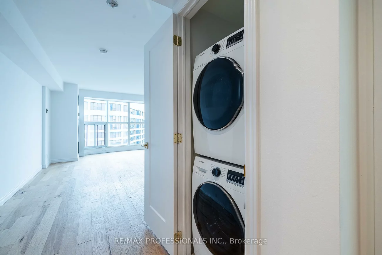 77, Harbour, Waterfront Communities C1, Toronto