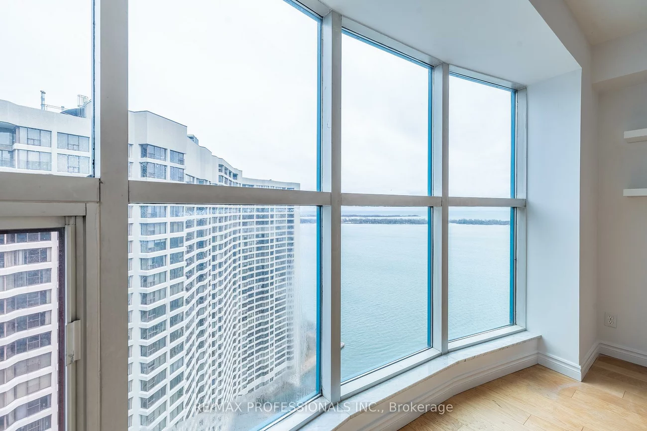 77, Harbour, Waterfront Communities C1, Toronto