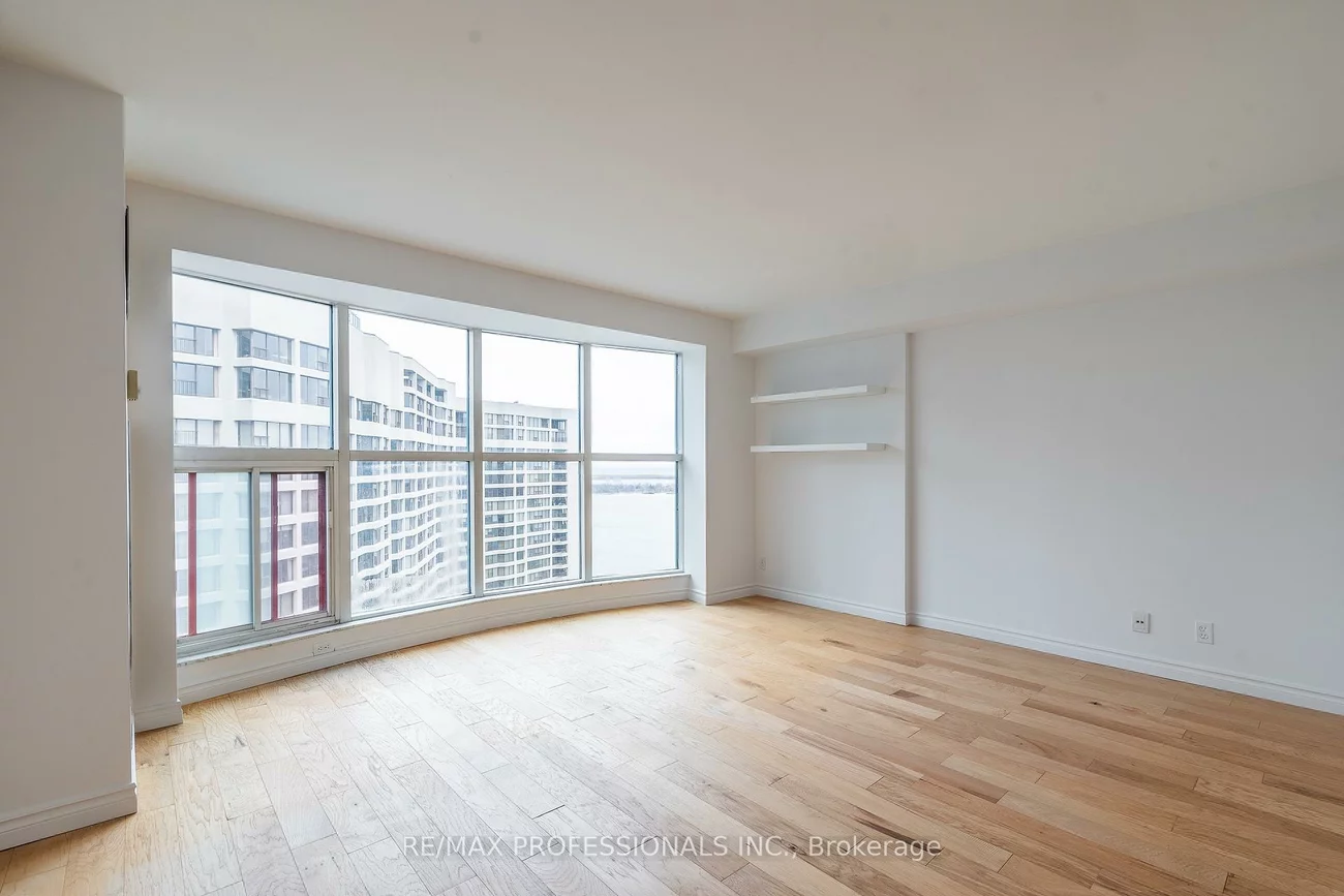 77, Harbour, Waterfront Communities C1, Toronto