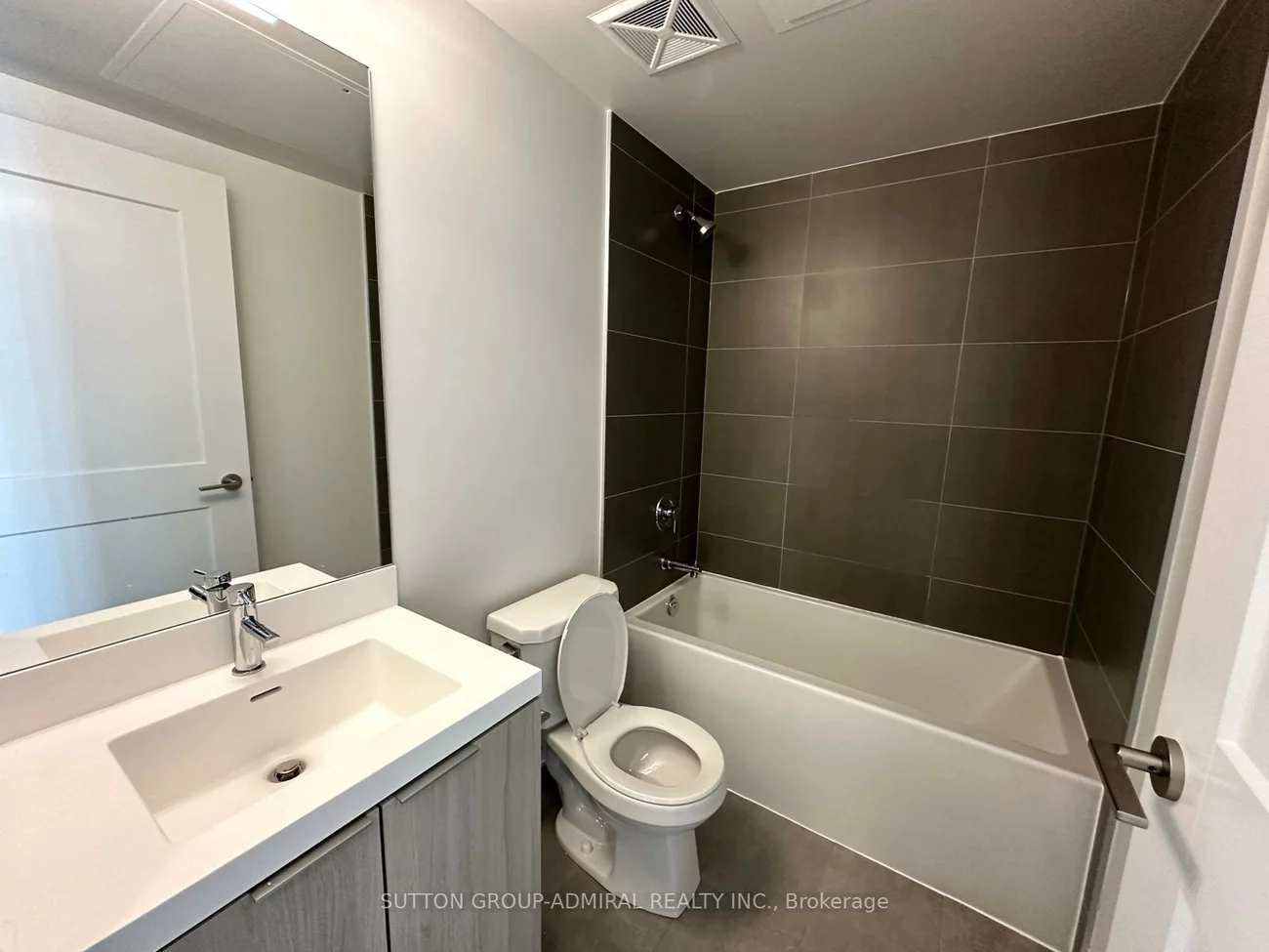 8, Widmer, Waterfront Communities C1, Toronto