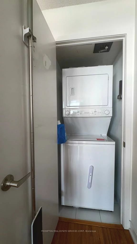 25, Capreol, Waterfront Communities C1, Toronto