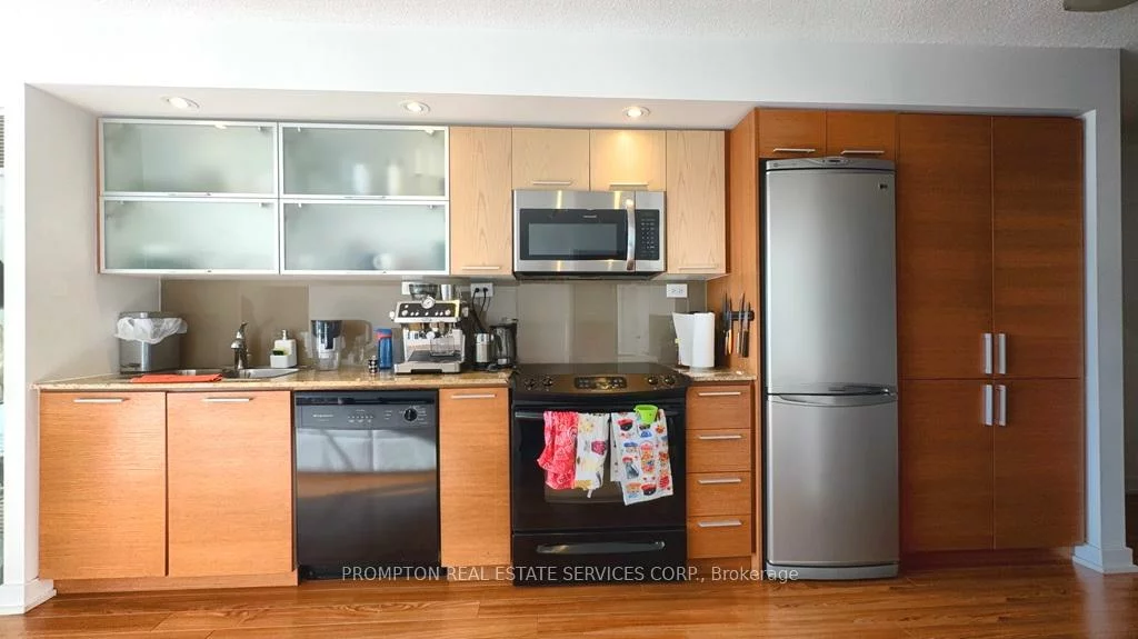 25, Capreol, Waterfront Communities C1, Toronto