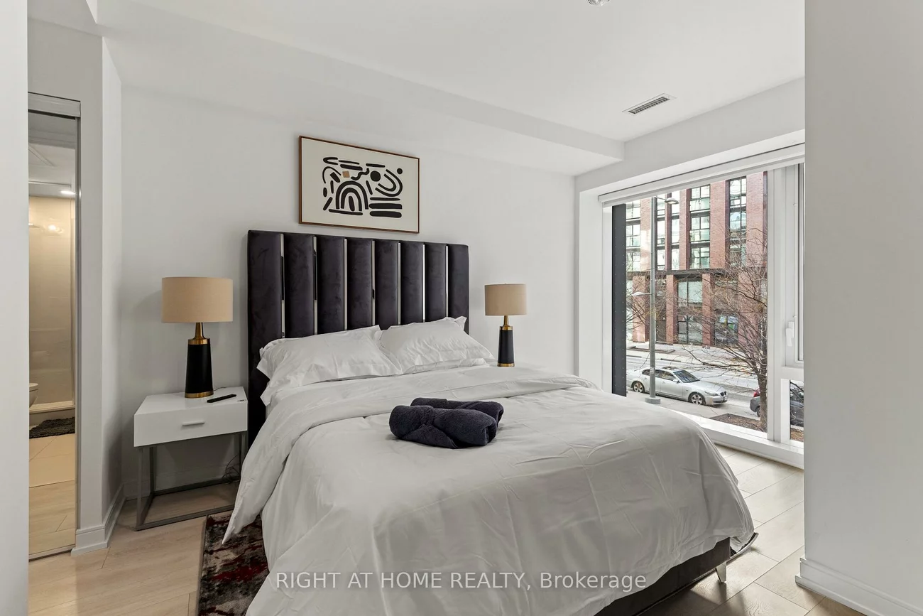 180, Mill, Waterfront Communities C8, Toronto