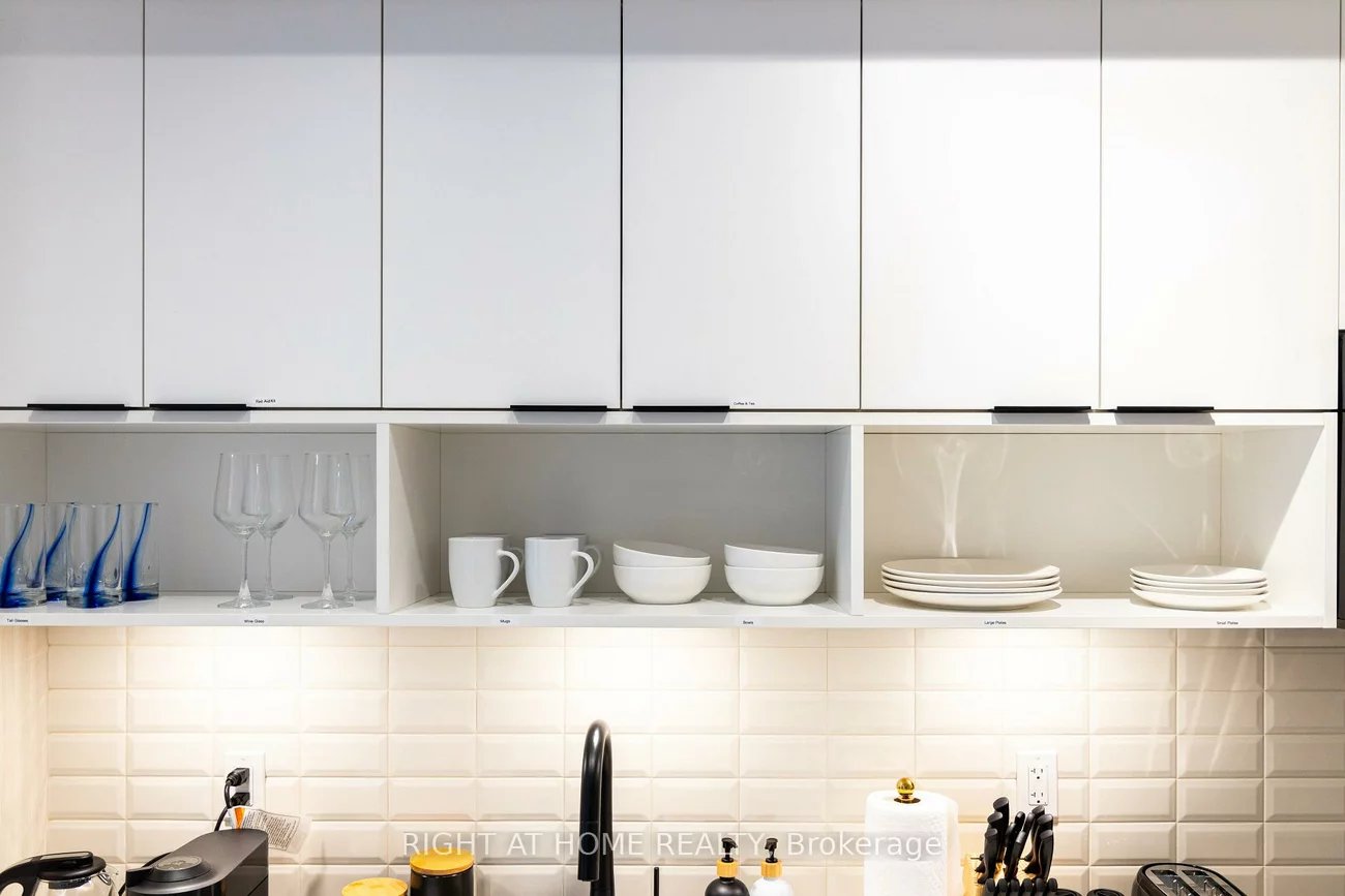 180, Mill, Waterfront Communities C8, Toronto