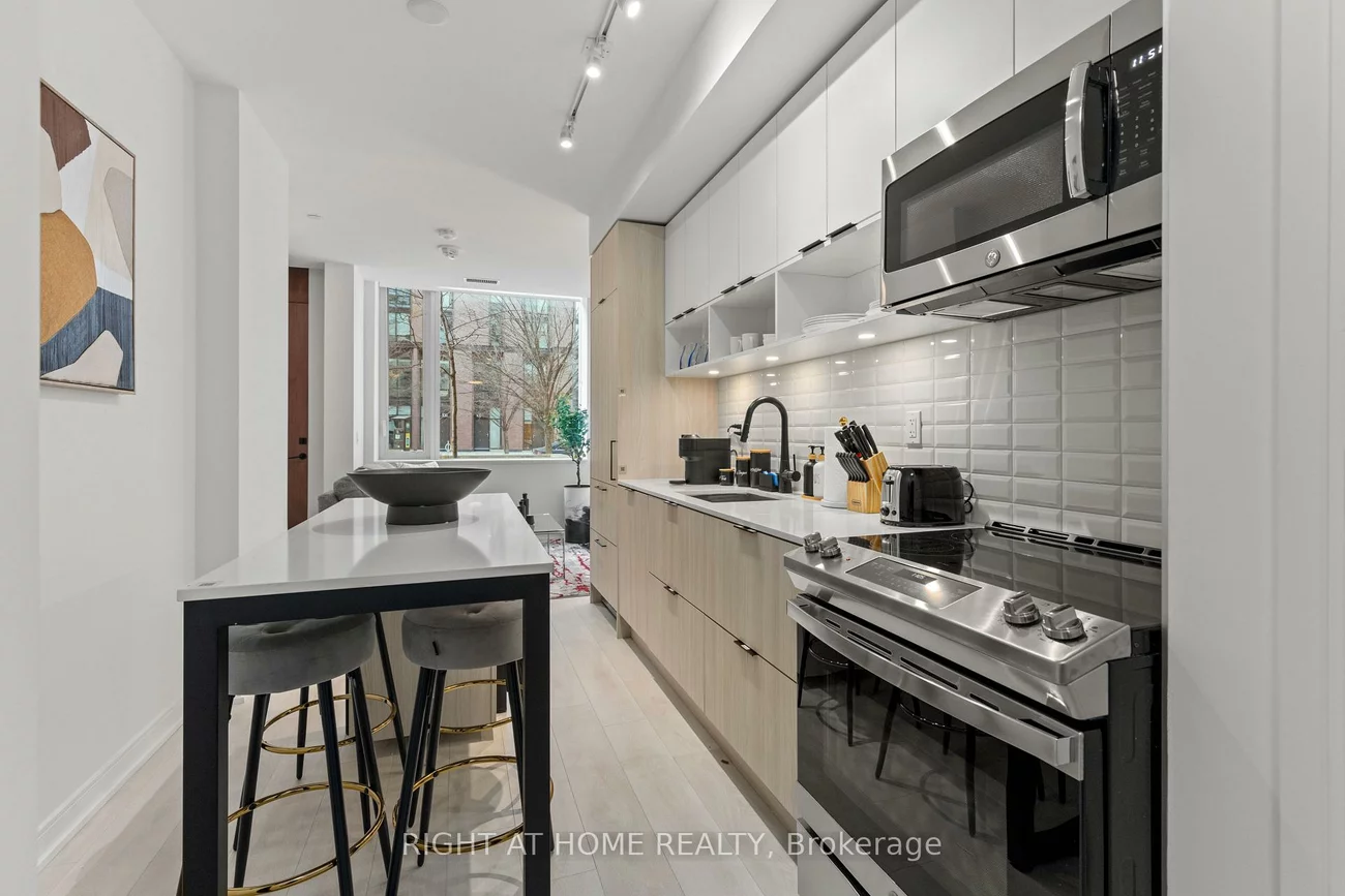 180, Mill, Waterfront Communities C8, Toronto