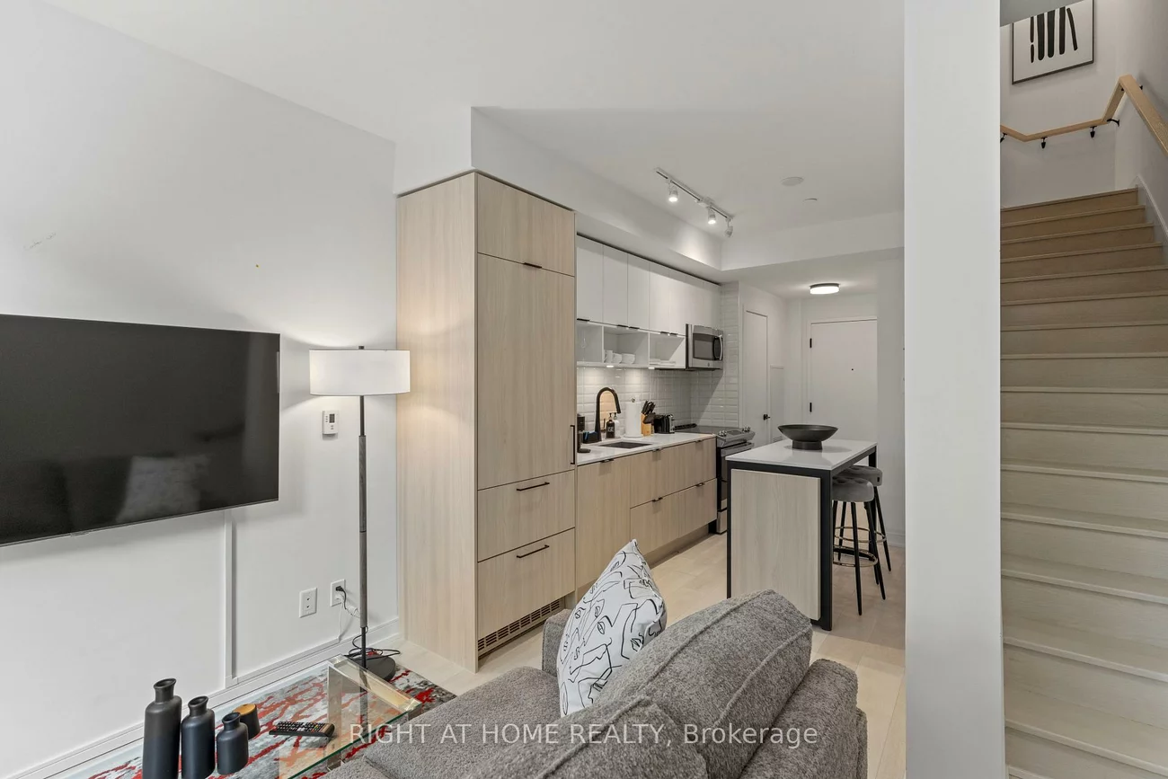 180, Mill, Waterfront Communities C8, Toronto