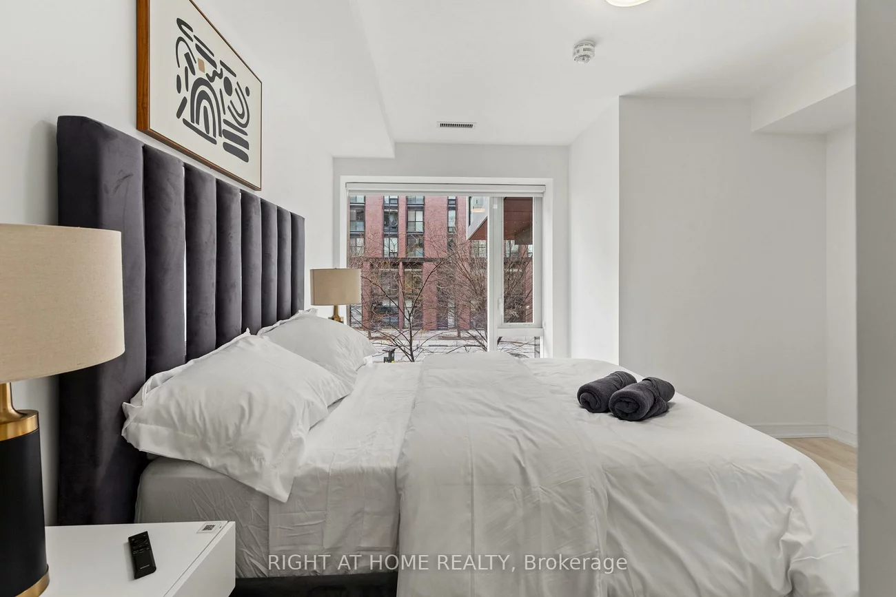 180, Mill, Waterfront Communities C8, Toronto