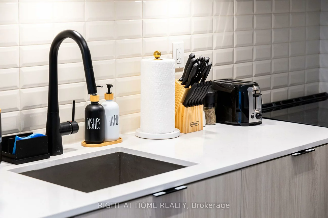 180, Mill, Waterfront Communities C8, Toronto