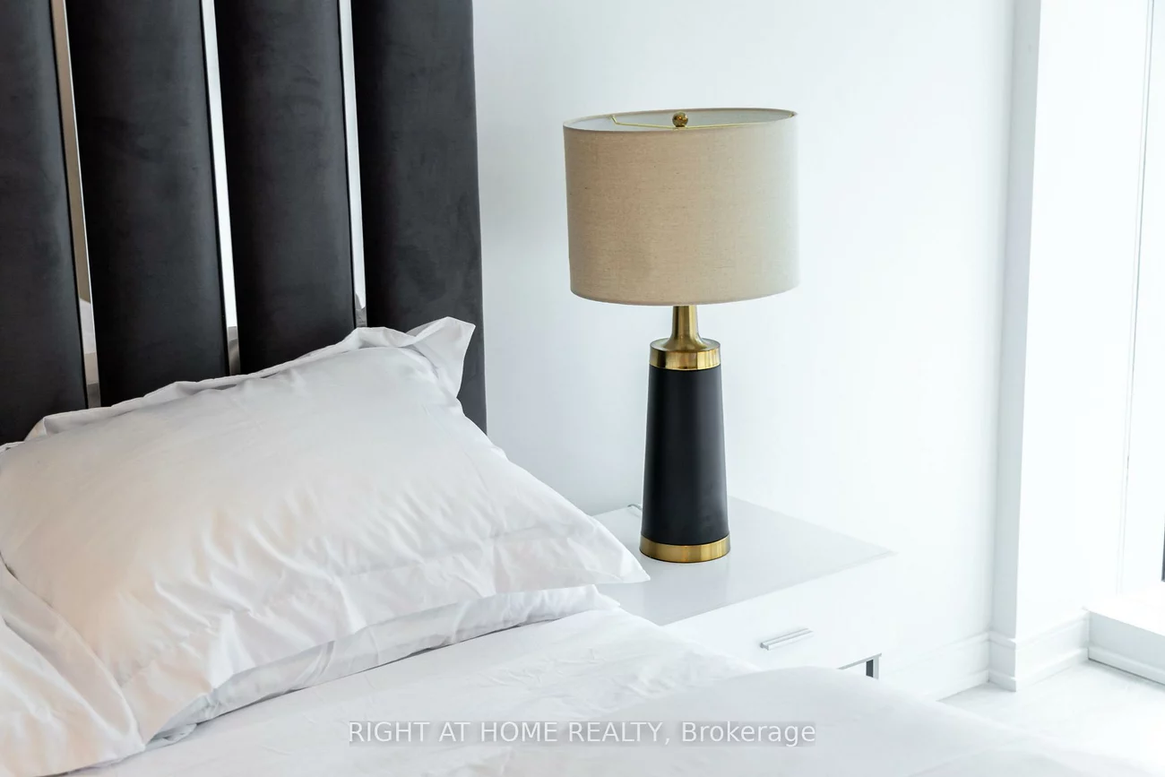 180, Mill, Waterfront Communities C8, Toronto