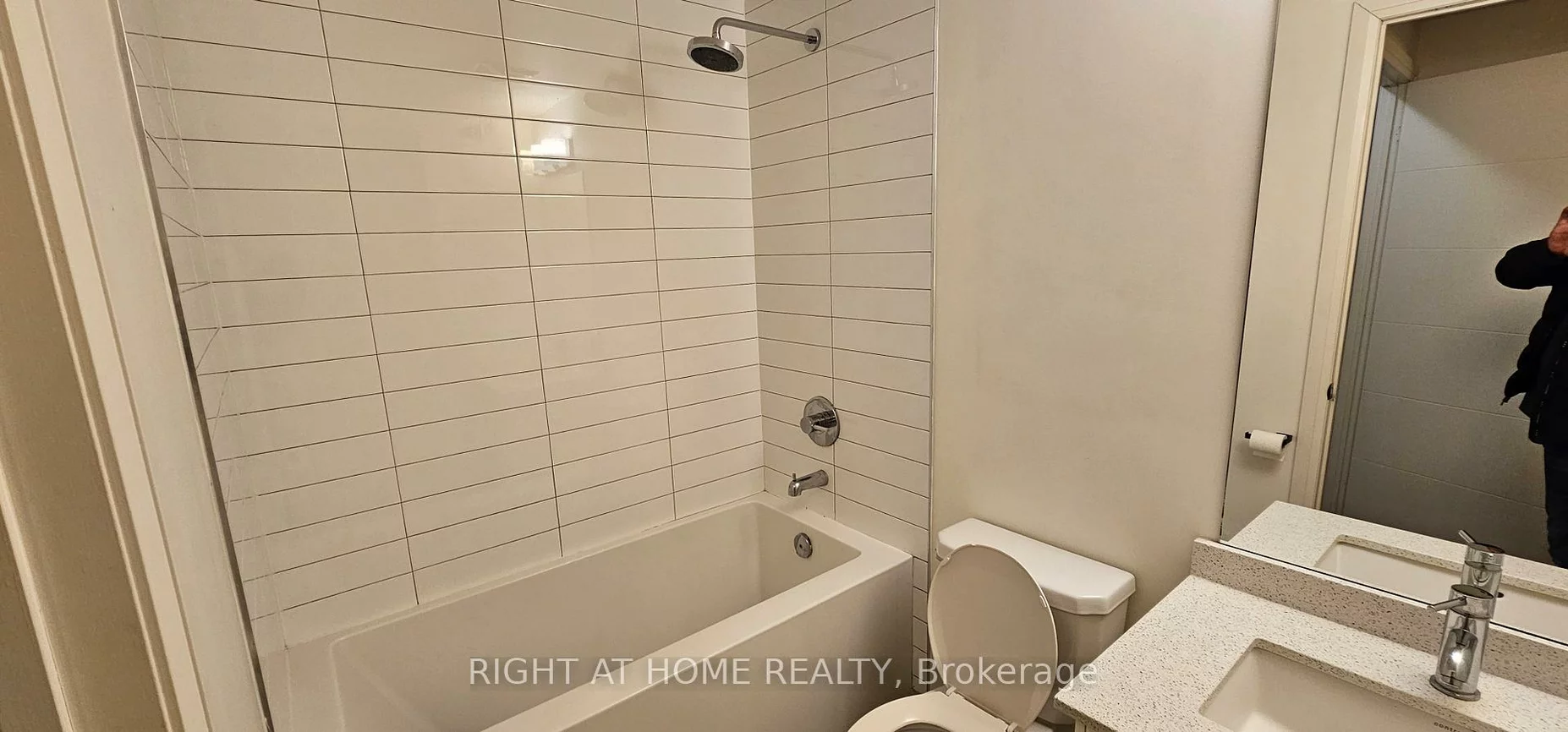 460, Adelaide, Moss Park, Toronto