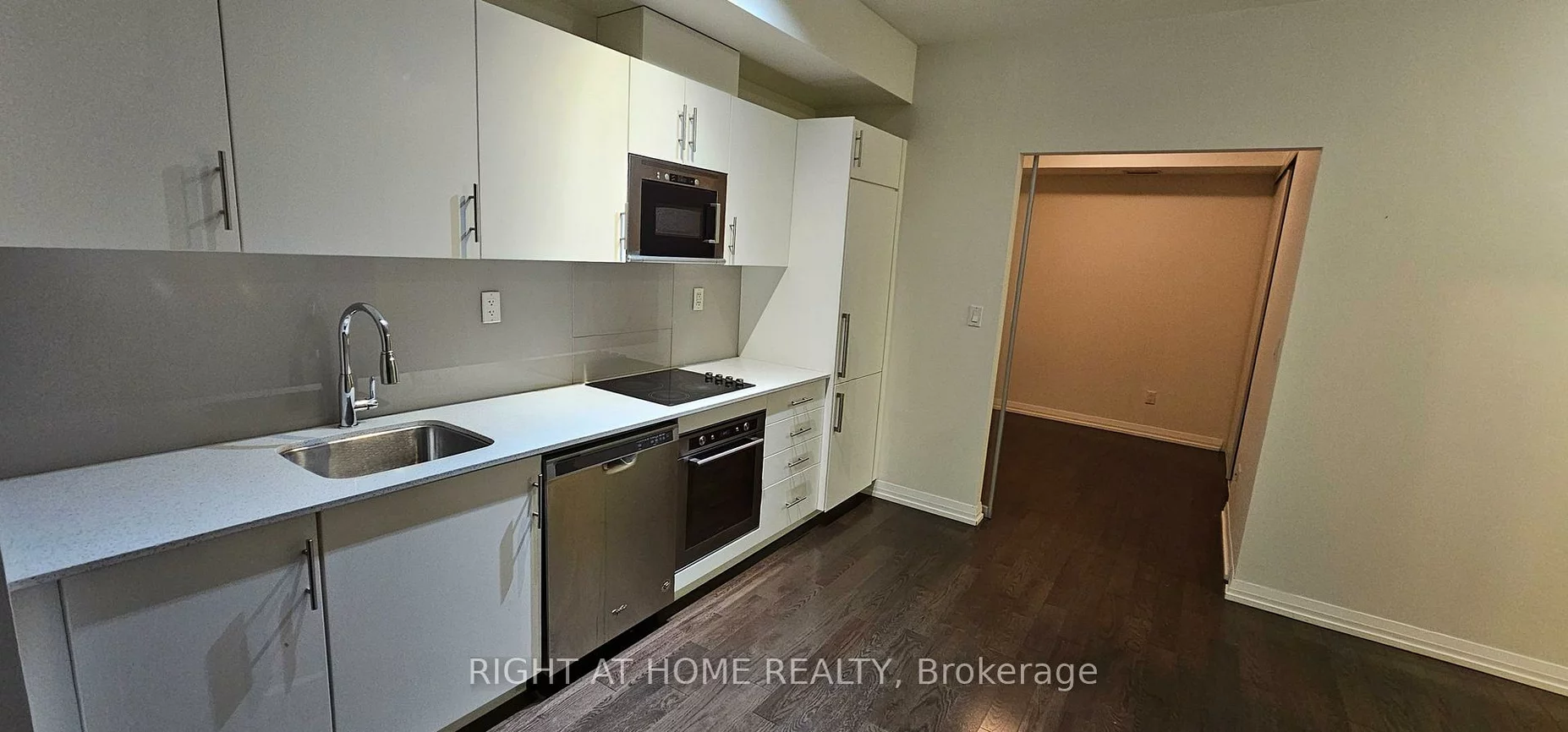 460, Adelaide, Moss Park, Toronto