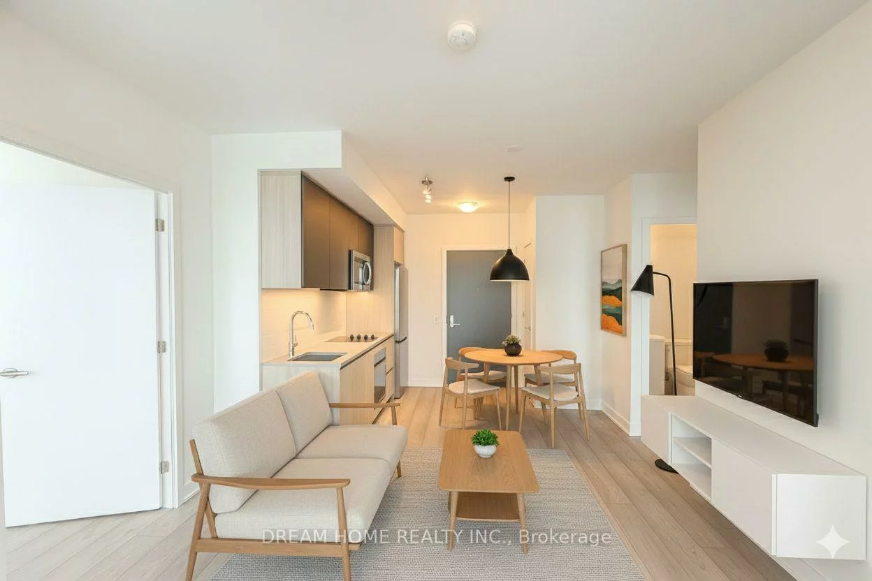 5858, Yonge, Newtonbrook West, Toronto