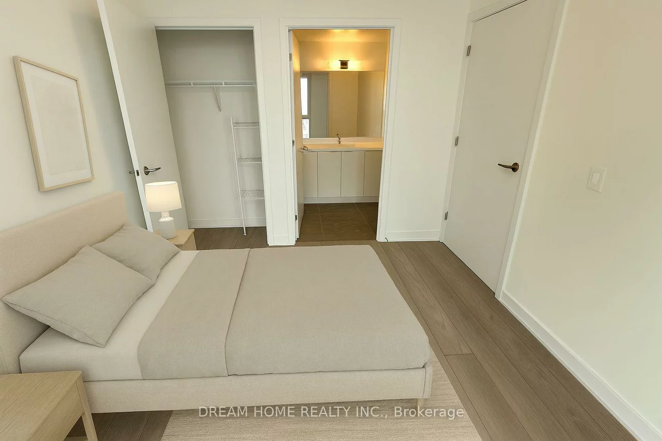 5858, Yonge, Newtonbrook West, Toronto