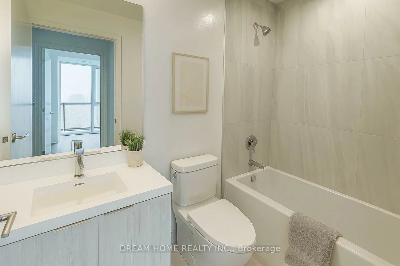 5858, Yonge, Newtonbrook West, Toronto