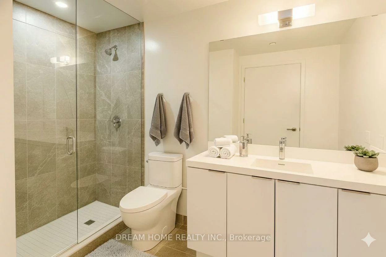 5858, Yonge, Newtonbrook West, Toronto